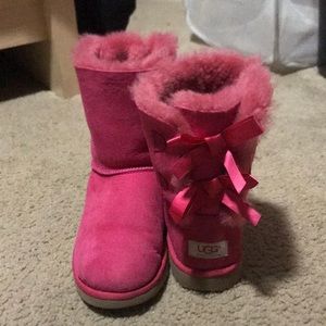 ugg bailey bow size 6 kids. 8 woman’s.